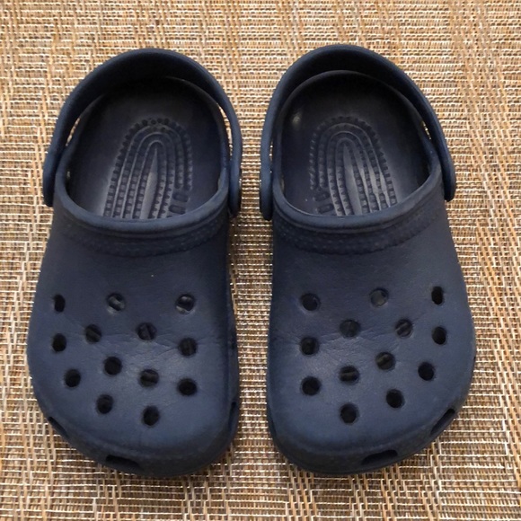 boys navy crocs